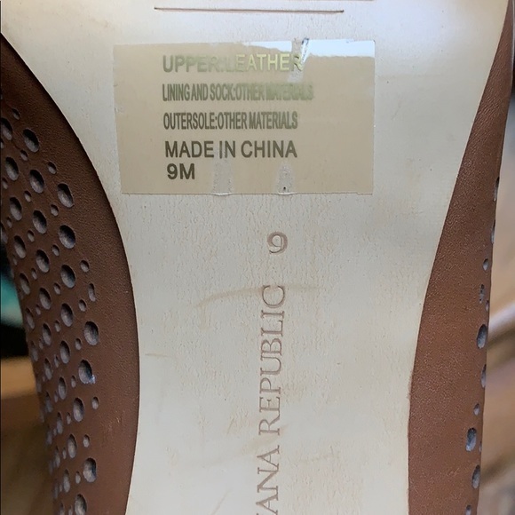 Banana Republic perforated brown leather booties 9 - Picture 4 of 4